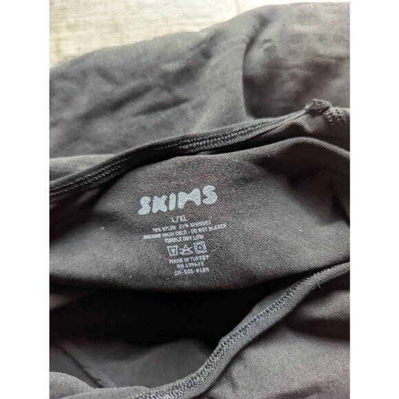 SKIMS Seamless Sculpt Mid Thigh Bodysuit in Onyx - Picture 5 of 6